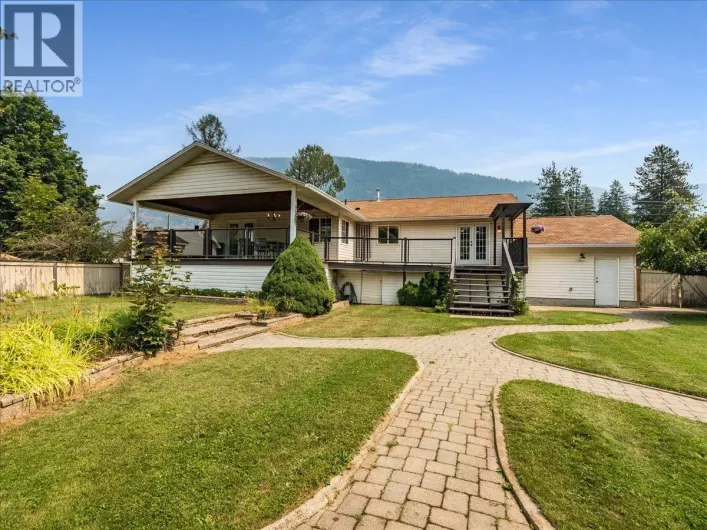 1328 GLENDALE Avenue, Salmo