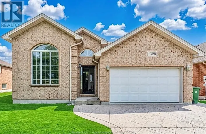 1328 IMPERIAL CRESCENT, Windsor