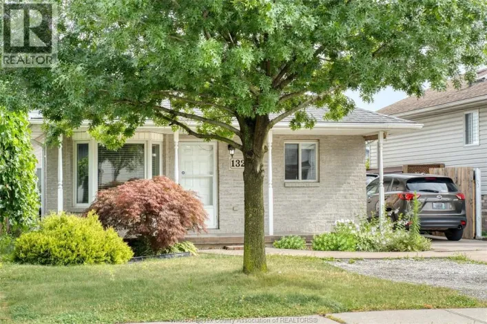 1329 FOSTER, Windsor