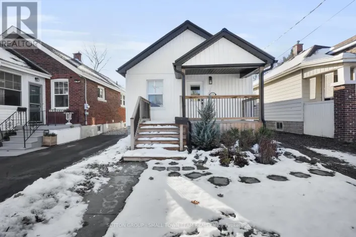 133 EMERY STREET E, London South