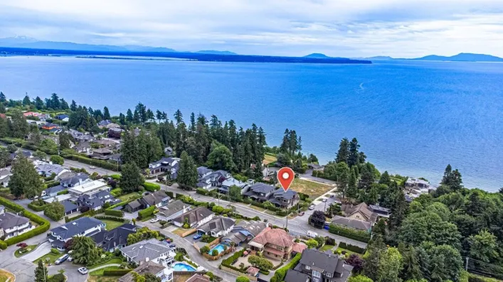 13372 MARINE DRIVE, Surrey