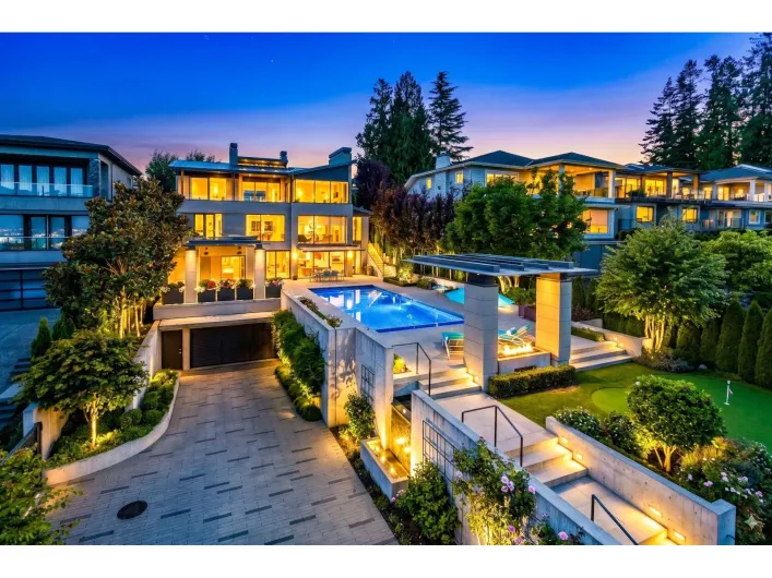 13386 MARINE DRIVE, Surrey