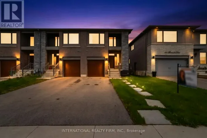 Row / Townhouse for sale: 134 BEDROCK DRIVE, Hamilton