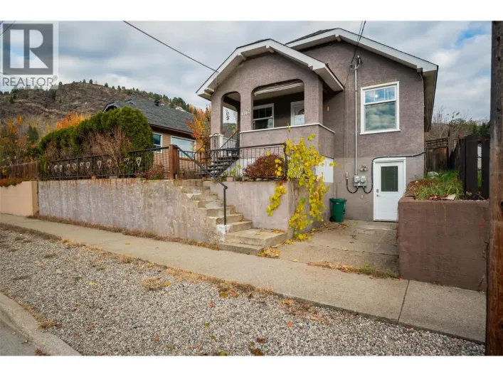 1347 Third Avenue, Trail