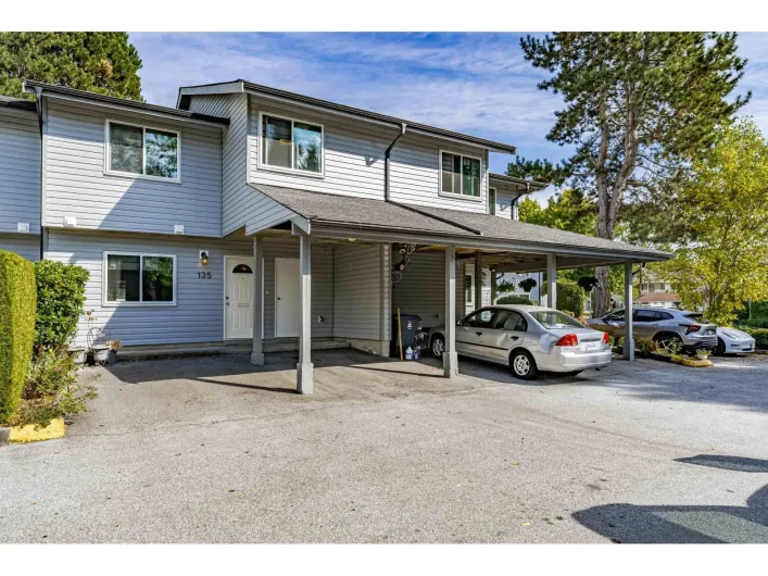 Row / Townhouse for sale: 135 7325 140 STREET, Surrey