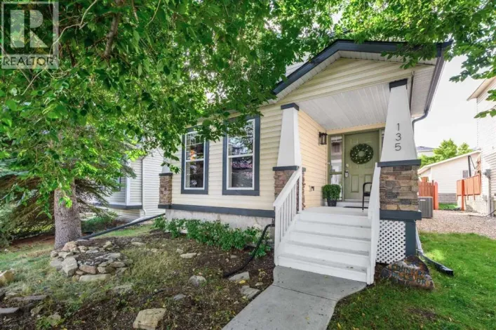 135 Country Hills Drive NW, Calgary