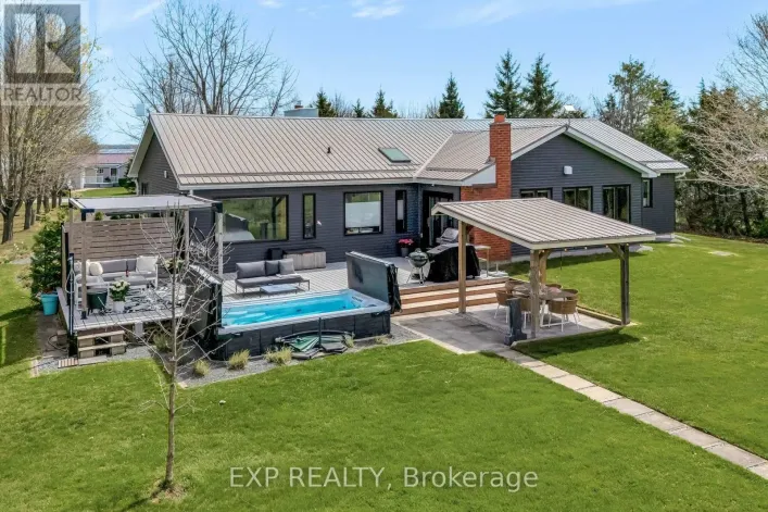 135 HISCOCK SHORES ROAD, Prince Edward County