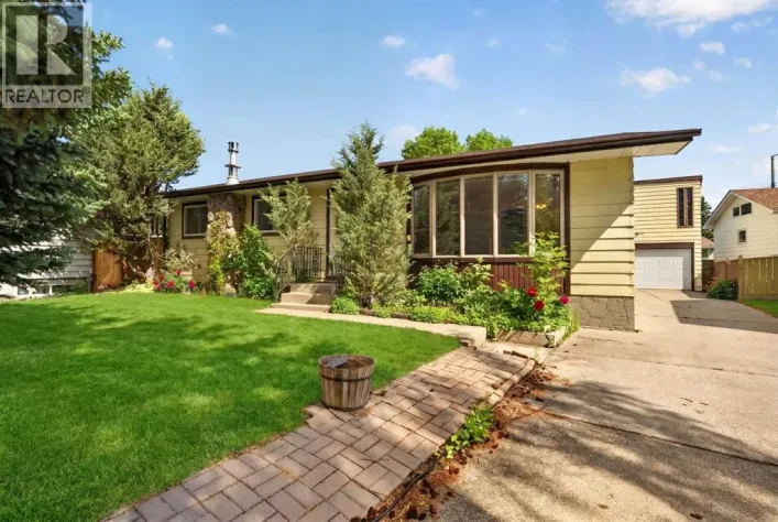 135 Huntcroft Way NE, Calgary