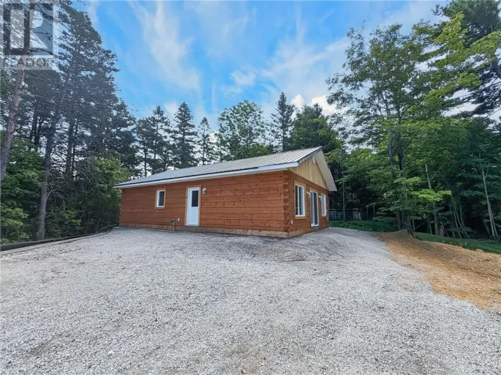 House for sale: 135 Lakeshore Road, Mindemoya, Manitoulin Island