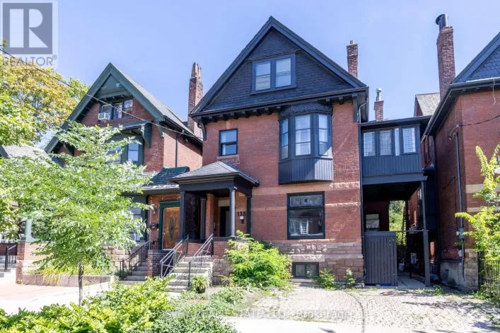 135 MADISON AVENUE, Toronto