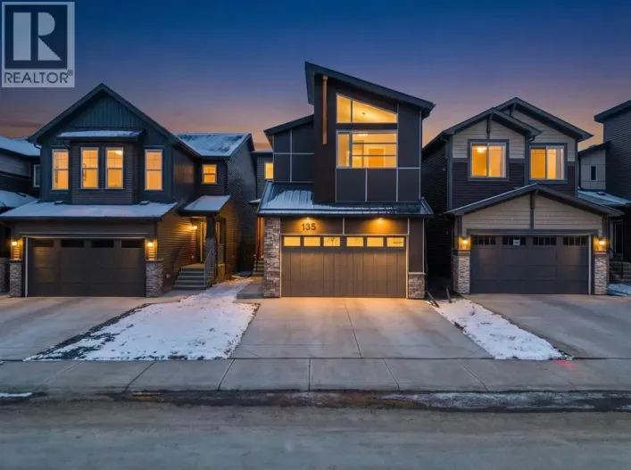 135 Silver Spruce Grove SW, Calgary