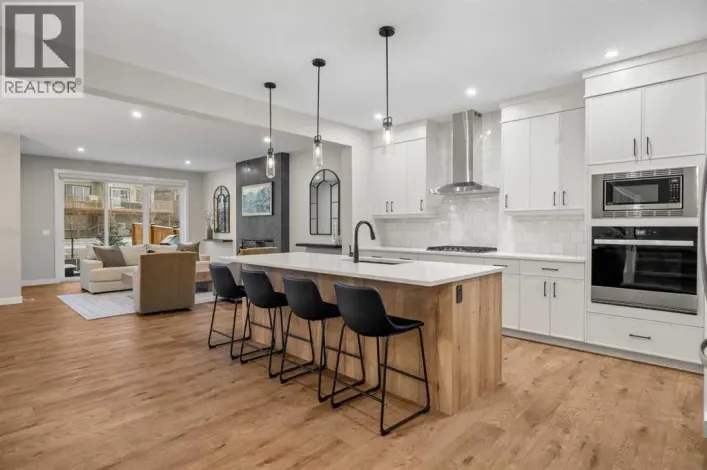135 Silver Spruce Grove SW, Calgary