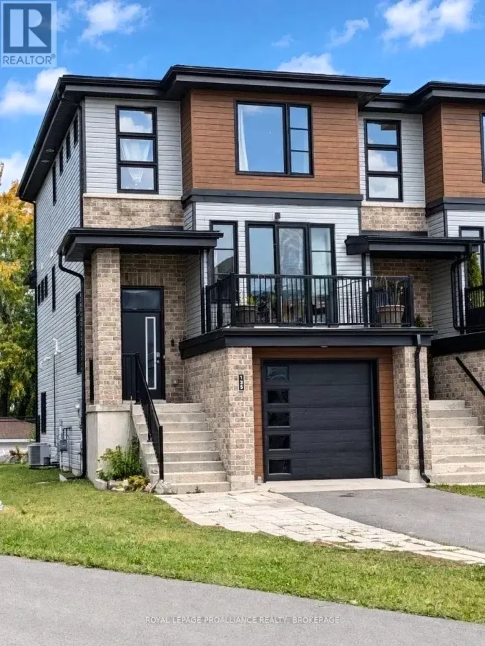 135 SUPERIOR DRIVE, Loyalist