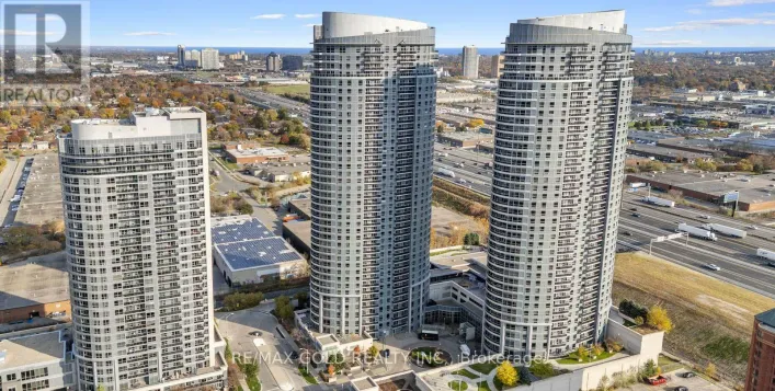 135 VILLAGE GREEN SQUARE, Toronto