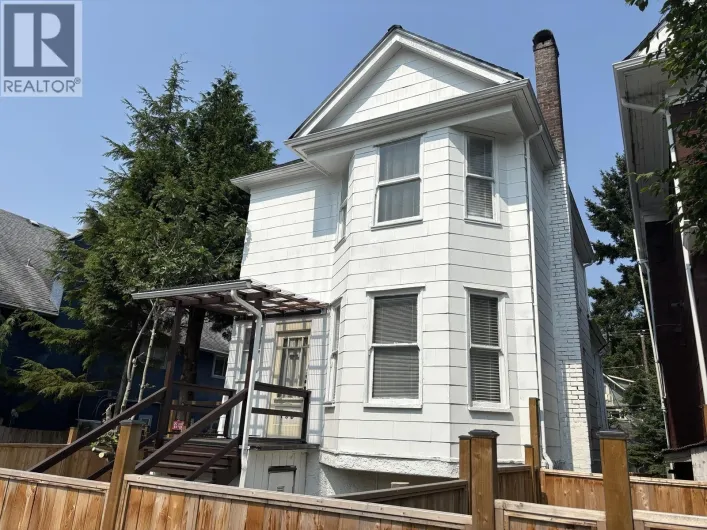 135 W 12TH AVENUE, Vancouver