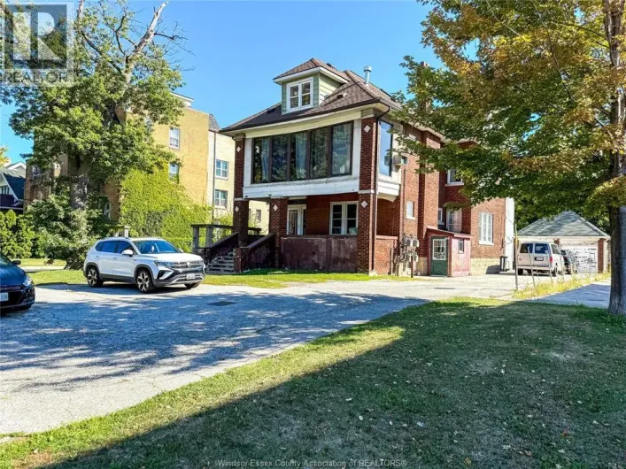 1350-52 OUELLETTE AVENUE, Windsor