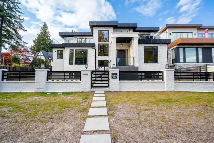 13511 MARINE DRIVE, Surrey