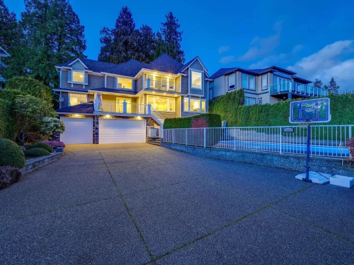 13518 MARINE DRIVE, Surrey