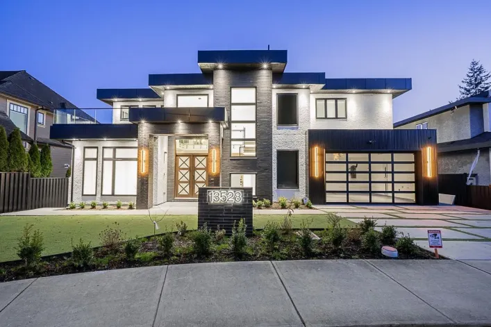 13528 14 AVENUE, Surrey