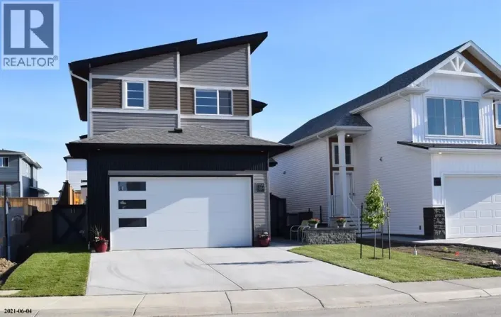 1354 Pacific Circle W, Lethbridge