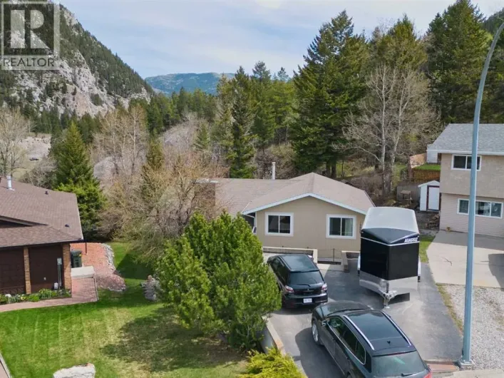 13553 18 Avenue, Blairmore
