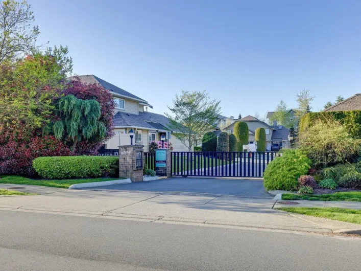 136 16275 15 AVENUE, Surrey