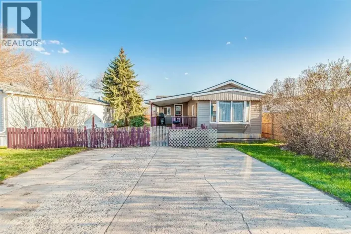 136, 4000 13 Avenue SE, Medicine Hat