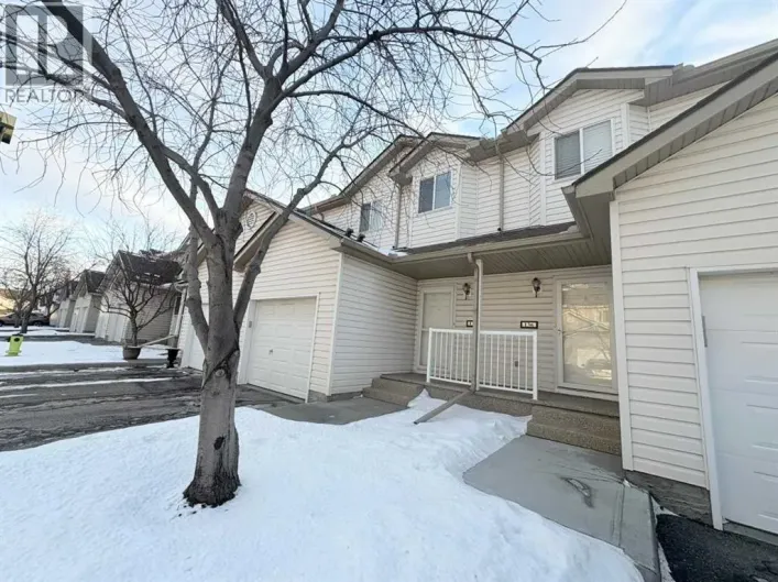 136 Douglas Glen Park SE, Calgary