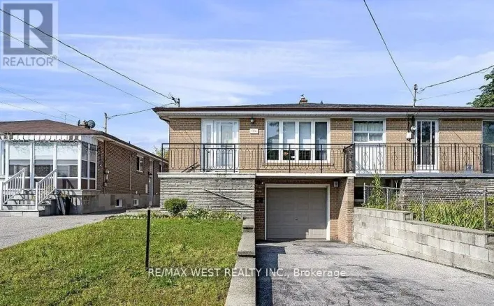 136 DUNCANWOODS DRIVE, Toronto
