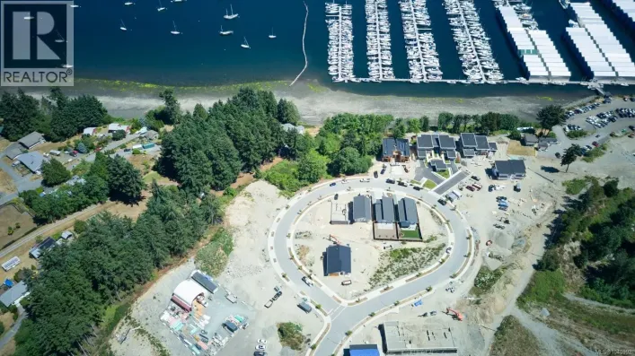 136 Marina View Dr, Ladysmith