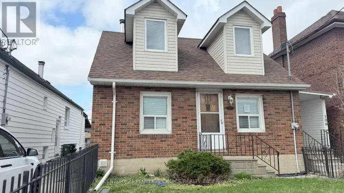 136 NORTHLAND AVENUE, Toronto