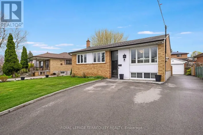 136 STRATHBURN BOULEVARD, Toronto