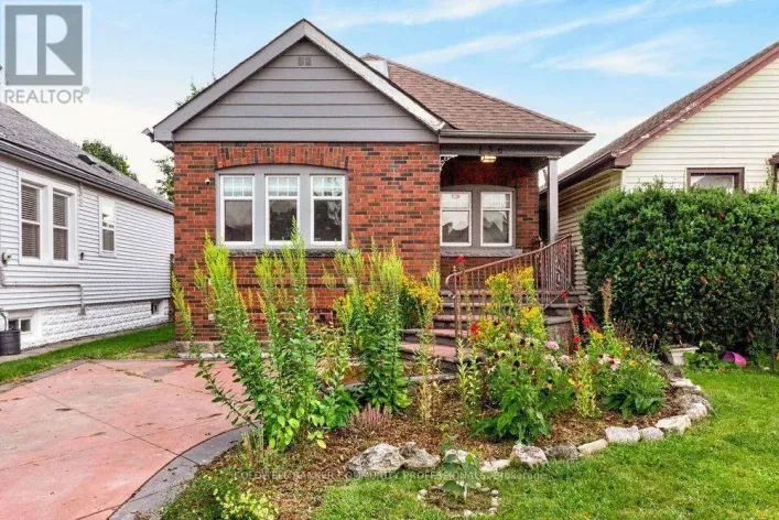 136 WEIR STREET N, Hamilton