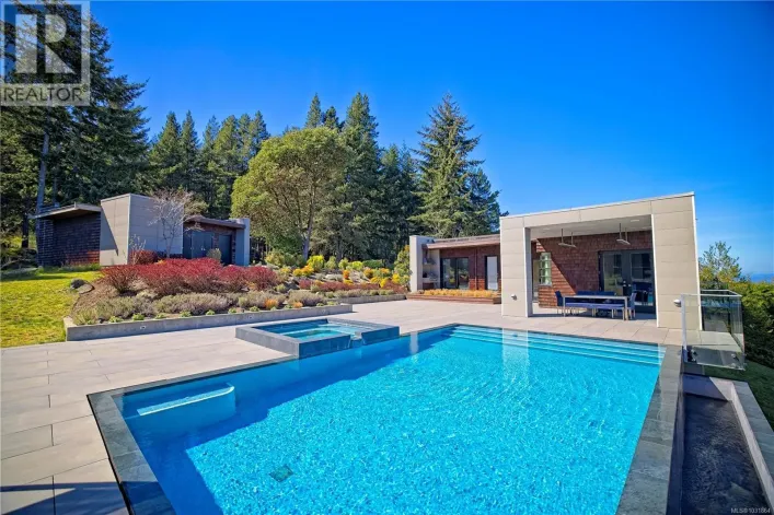 136 Wilkie Way, Salt Spring