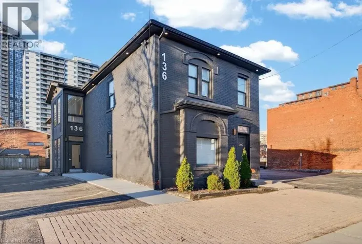 136 YOUNG Street Unit# Full, Hamilton