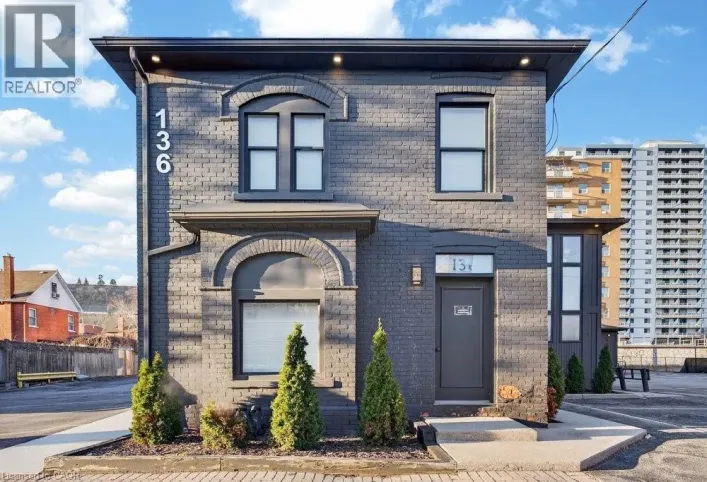 136 YOUNG Street Unit# Full, Hamilton