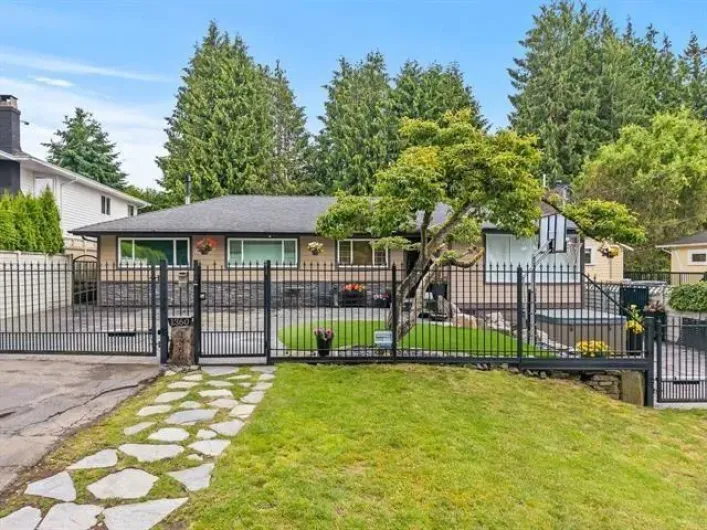 1360 EVERALL STREET, White Rock
