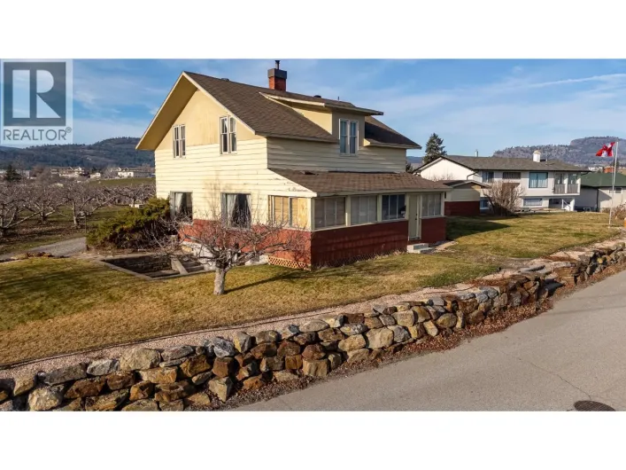 13606 Cooke Avenue, Summerland