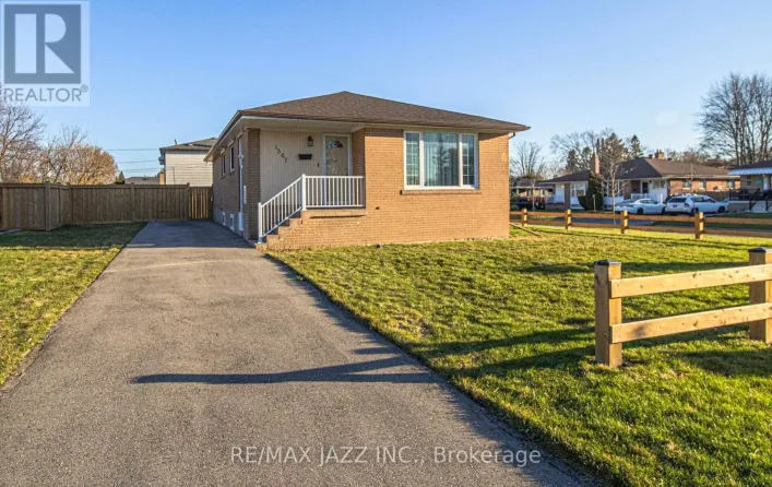 1367 GARVOLIN AVENUE, Pickering