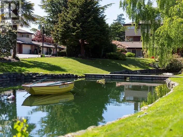 137 2345 Cedar Hill Cross Rd, Oak Bay