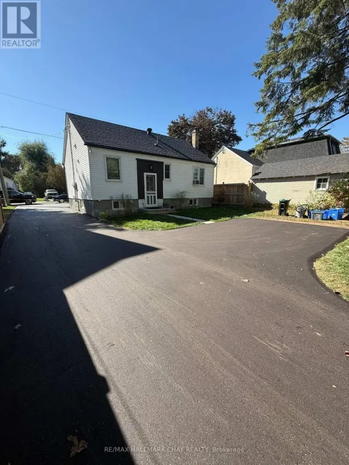 137 CLAPPERTON STREET, Barrie