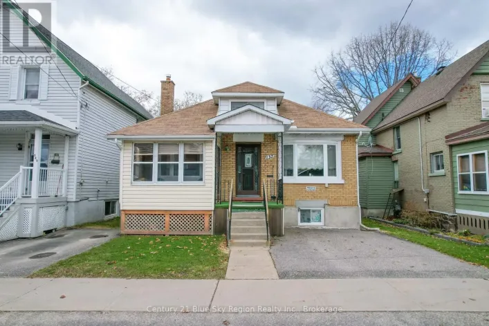 137 SECOND AVENUE E, North Bay