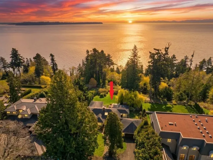 13706 MARINE DRIVE, White Rock