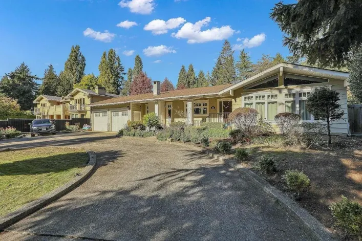 13721 MARINE DRIVE, Surrey