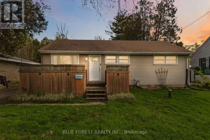 House for sale: 1376 KOSTIS AVENUE, London East