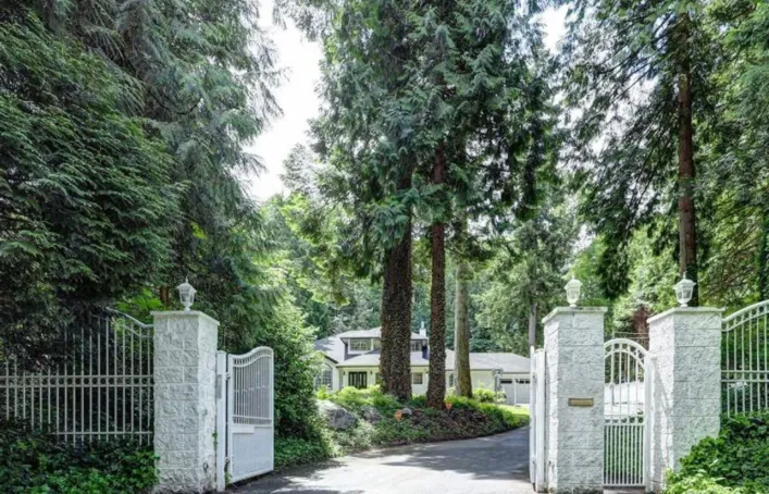 13774 CRESCENT ROAD, Surrey