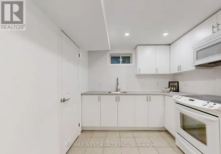 138 ARMITAGE DRIVE, Newmarket