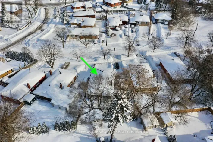 138 JANRAY DRIVE, Toronto