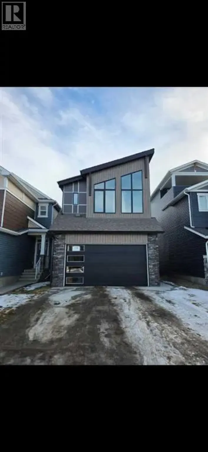 138 Silver Spruce Grove SW, Calgary