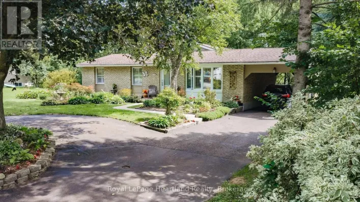 138 VICTORIA TERRACE, Central Huron